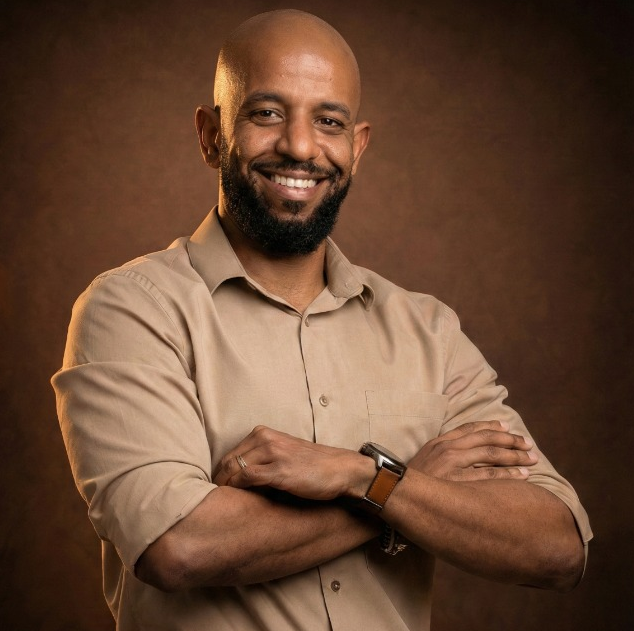 Vitor - CEO MoveData